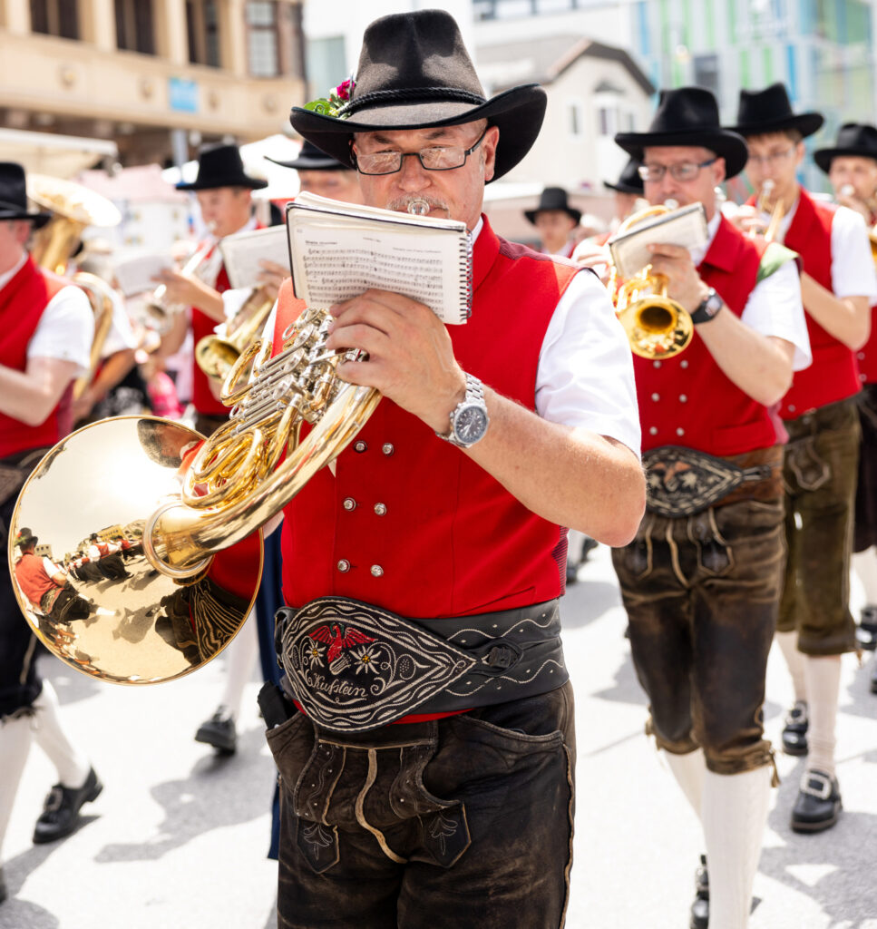 Ab 12.15 Uhr spielen vier verschiedene Kapellen im Stadtpark Kufstein auf. Foto: Thomas Steinlechner