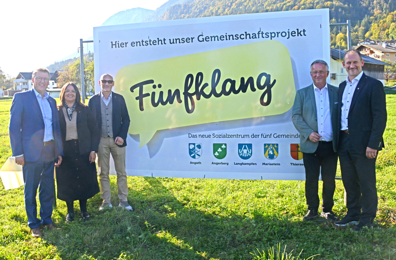 V. l.: Bgm. Walter Osl (Angerberg), Bgm. Sandra Madreiter-Kreuzer (Angath), Bgm. Dieter Martinz (Mariastein), Bgm. Andreas Ehrenstrasser (Langkampfen) sowie Bgm. Rainer Fankhauser (Thiersee). Foto: Wundara
