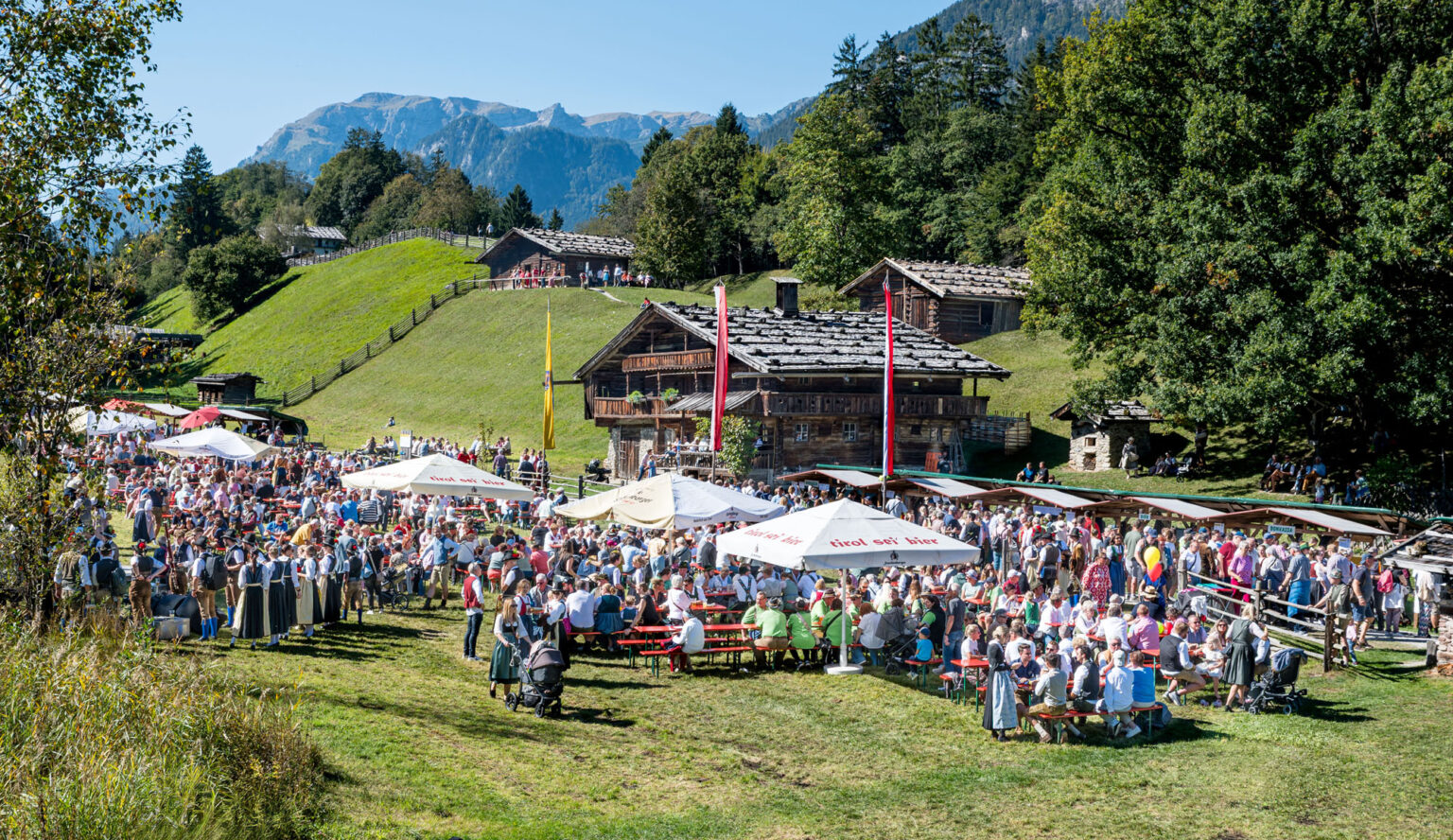Der Kirchtag lockte auch heuer wieder tausende Besucher in das Kramsacher Höfemuseum. Foto: Haselsberger