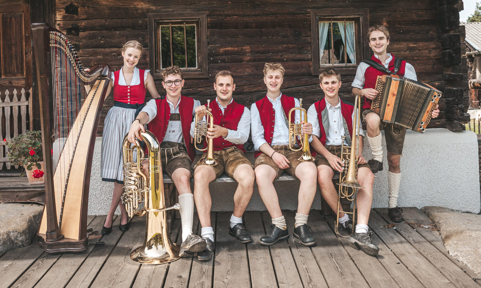 Die Heistodl Musig sorgt beim Musikantenball der BMK Unterlangkampfen für beste Stimmung. Foto: Katharina Hörl